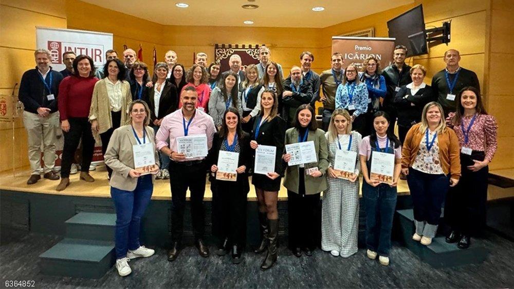 Foto de grupo de las personas premiadas.